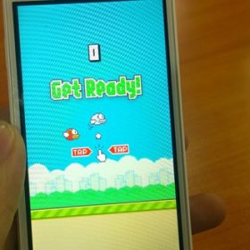 Tranh cãi quanh doanh thu tiền tỉ từ game Flappy Bird của Nguyễn Hà Đông