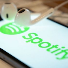 Drama nóng nhất làng công nghệ: Apple thẳng thừng đáp trả Spotify vì bị tố “dằn mặt đòi tiền”