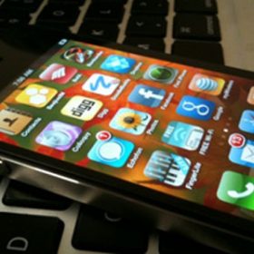 Lợi dụng iPhone 4 để lấy trộm dữ liệu