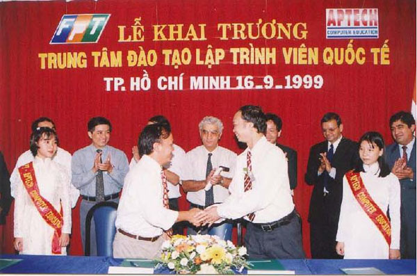  Ngày 16/9/1999 tại TP HCM và 17/9/1999 tại Hà Nội, hai trung tâm chính thức khai trương và khai giảng khóa học đầu tiên.