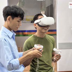 Sinh viên FPT Aptech lần đầu sử dụng kính thực tế ảo trong lớp học Game Unity