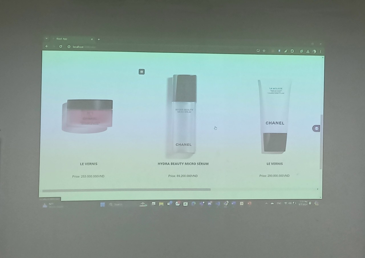 Một số sản phẩm nước hoa được bán trên trang web Channel