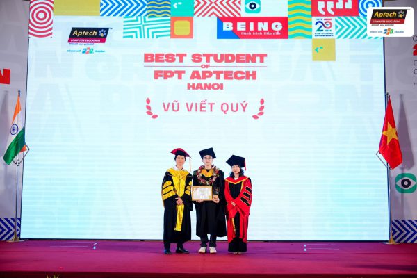 Vũ Viết Quý được trao bằng khen “Best Student” tại buổi Lễ tốt nghiệp 2024