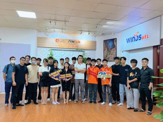 Tập thể các bạn sinh viên FPT Aptech cùng các anh chị tại Windsoft