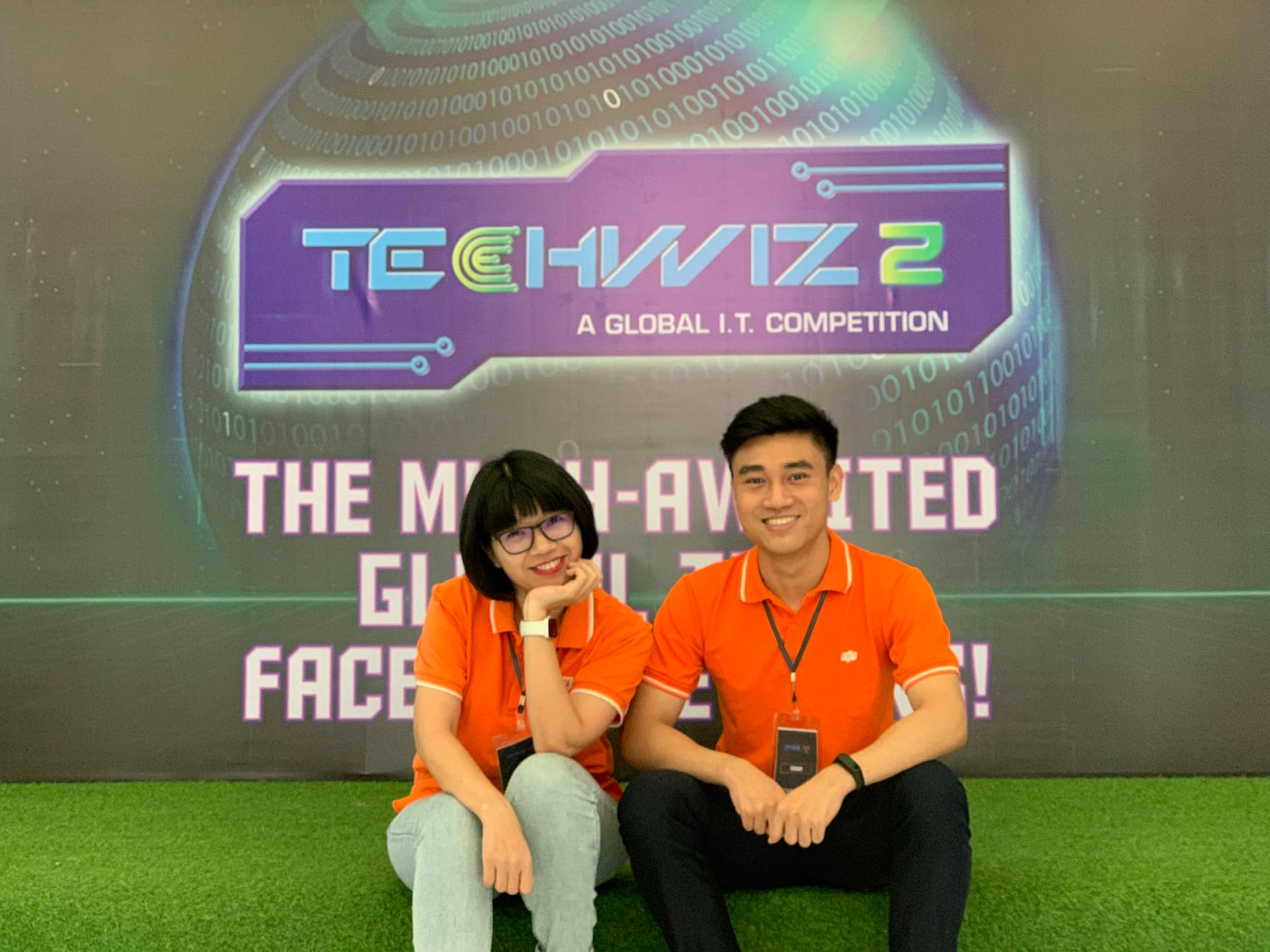 Nguyễn Đình Hiếu, cựu sinh viên lớp T1909M FPT Aptech cùng cô Đặng Kim Thi tại TechWiz mùa 2 (2021)