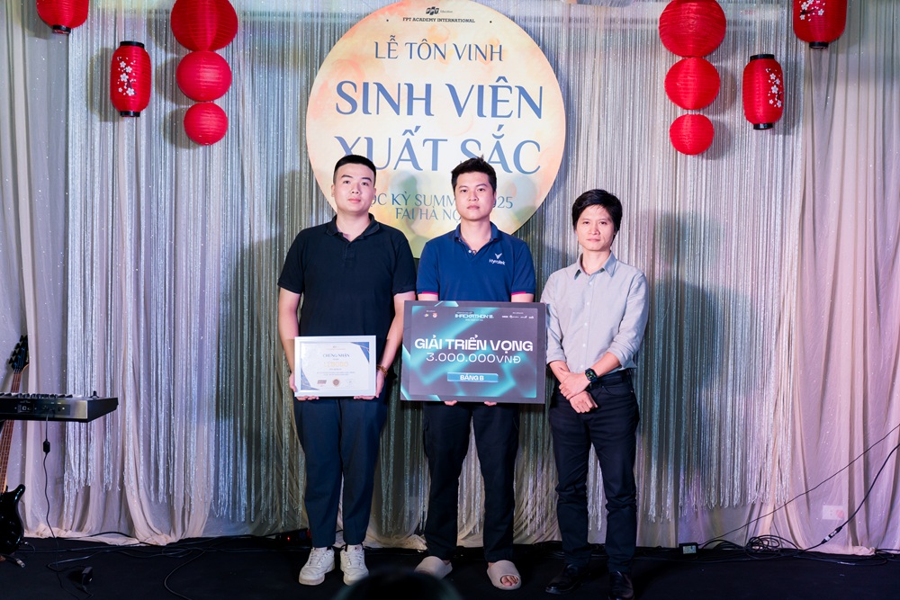 Team LeBoBo vinh dự nhận Giải Triển vọng cuộc thi Hackathon 2025