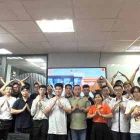 Tân sinh viên lớp T3.2511.M0 khởi động hành trình mới tại FPT Aptech trong không khí hứng khởi tháng 11