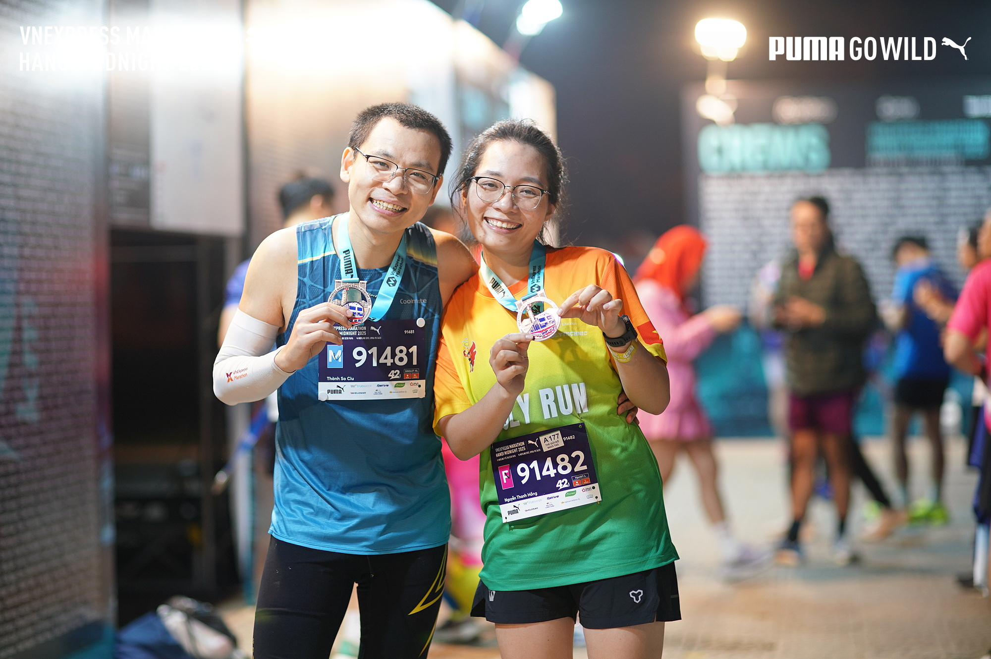 Cô Thanh Hồng nhận BIB cùng chồng