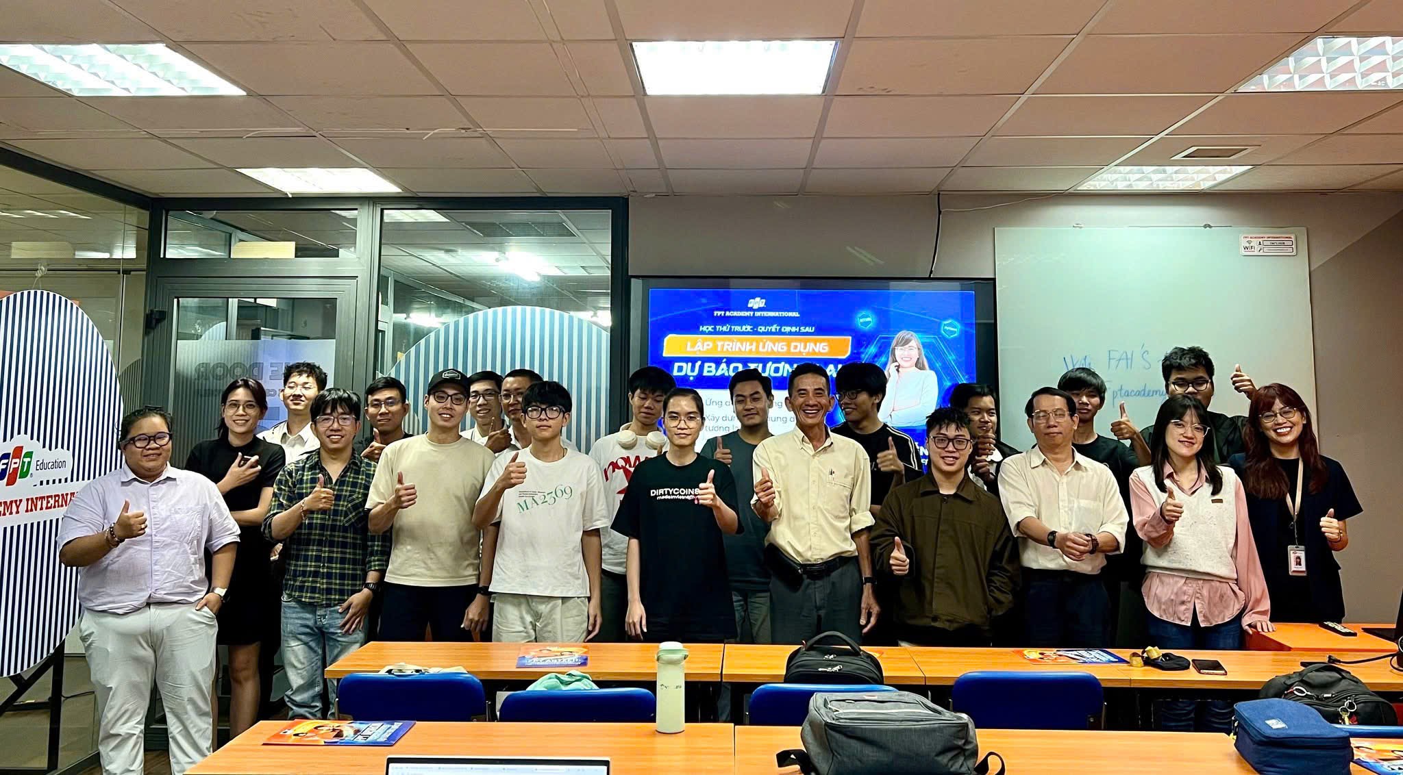 Trải nghiệm lớp học lập trình Web App thời đại AI tại FPT Aptech: Khi người mới cũng có thể tạo sản phẩm thật