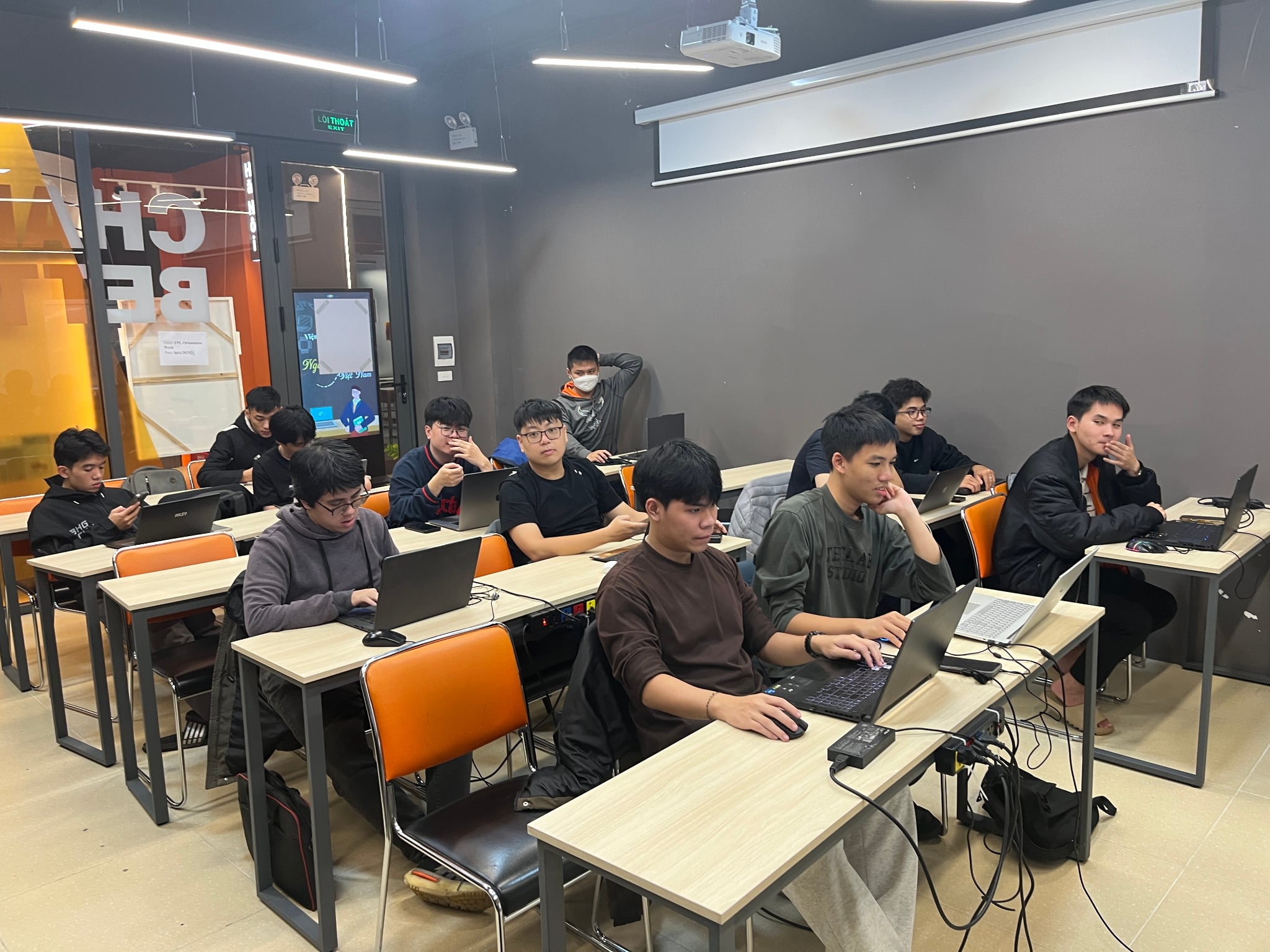 Học kỳ 3 lớp T2410E