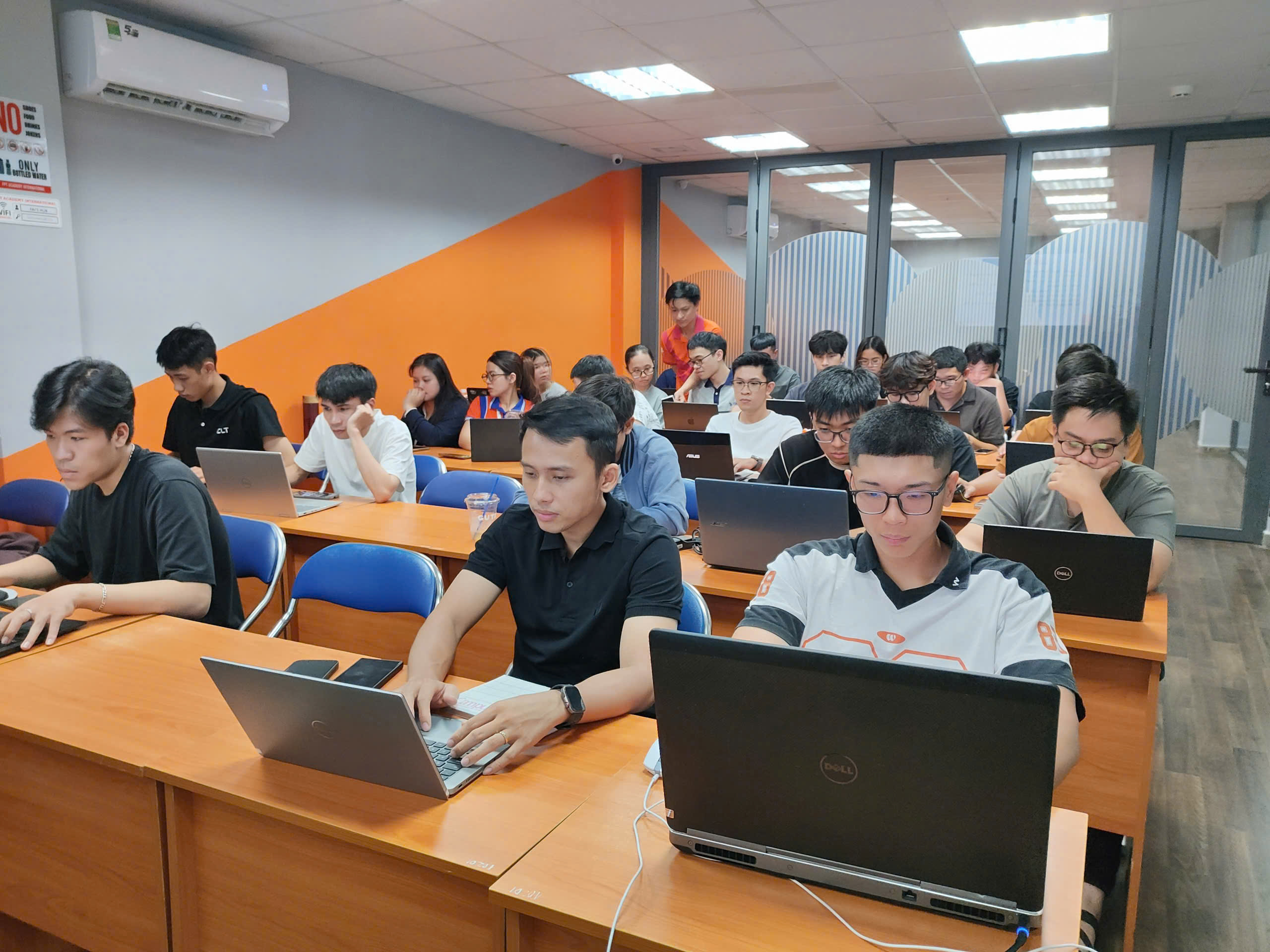 Khai giảng khóa Lập trình viên thứ 2 năm 2026 tại FAI: Cập nhật công nghệ mới, tích hợp AI trong đào tạo
