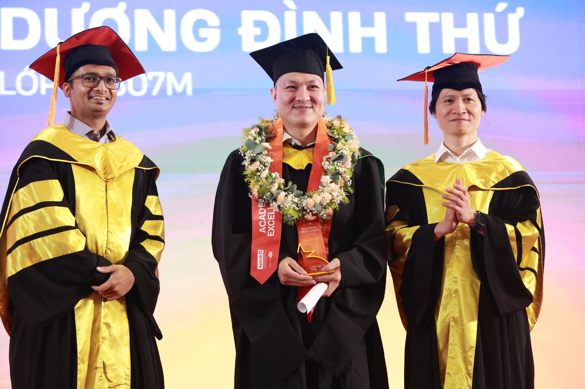 Dương Đình Thứ trong ngày lễ tốt nghiệp 