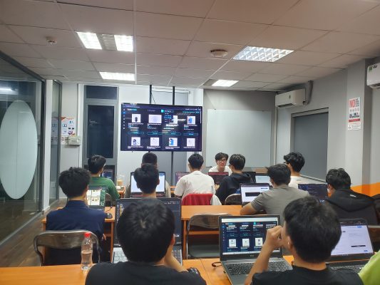 Mini Project ReactJS: Sinh viên FPT Aptech tự tin trình bày sản phẩm ngay từ học kỳ đầu