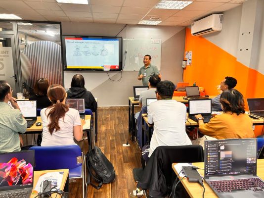 3 giờ tạo Web App AI: Trải nghiệm học lập trình thực chiến tại FPT Aptech