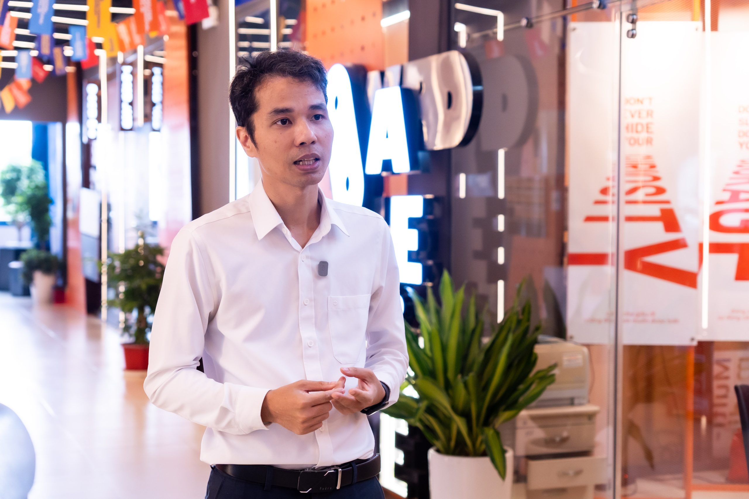Thầy Nguyễn Duy Hoàng chia sẻ tại Techwiz 7