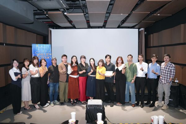 Tập thể các cán bộ và giảng viên của FPT Academy International tại Lễ Tôn vinh